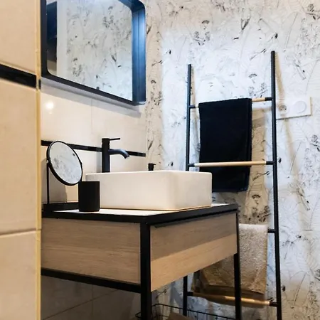 Апартаменты Magnolia : Superbe Deux-pieces Quartier Du Chateau